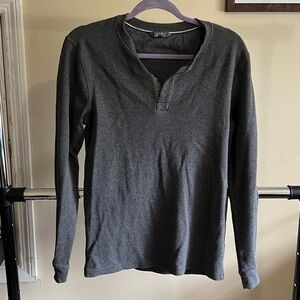 Men’s gray long sleeve thermal shirt